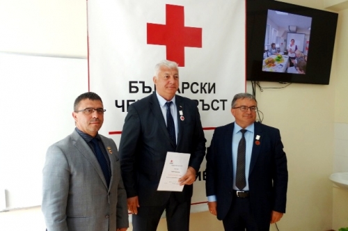 Кметът на община Първомай с медал за заслуги от Български Червен кръст