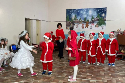 Кметът поздрави децата от детските градини