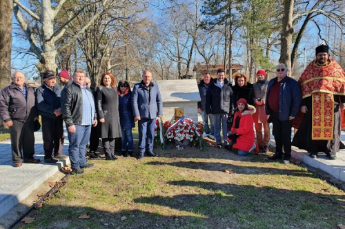 Кметът Николай Митков откри паметна плоча на руските освободители в село Бяла река