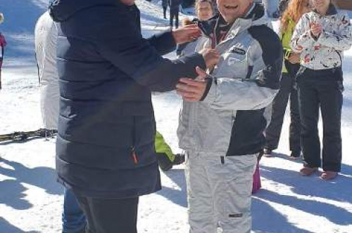 Кметът Николай Митков награди победителите в ски-състезанието на Пампорово