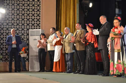 Кметът поздрави артистите от  Театралния колектив „Димитър Делчев”