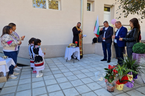Кметът преряза летата на изцяло обновената детска градина в кв. Любеново