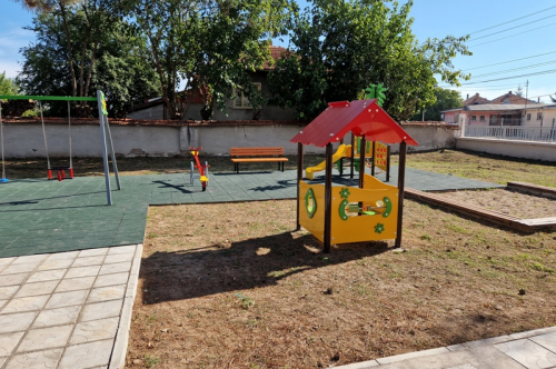 Кметът преряза летата на изцяло обновената детска градина в кв. Любеново