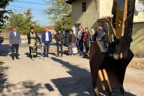 Започнаха ремонтните дейности на четири улици в кв.Дебър