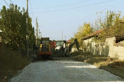 Започна ремонтът на две улици в с.Градина