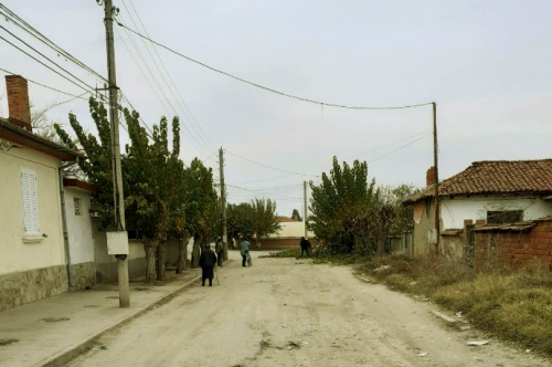 Започна ремонтът на две улици в с.Градина