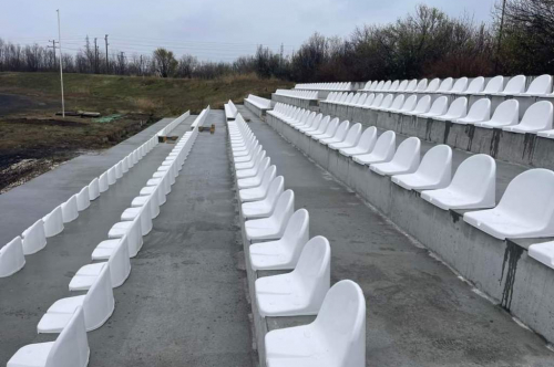 Градският стадион в Първомай е с нови седалки