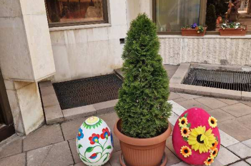 Празнично настроение: Красива украса за Великден  ще радва жителите на Първомай
