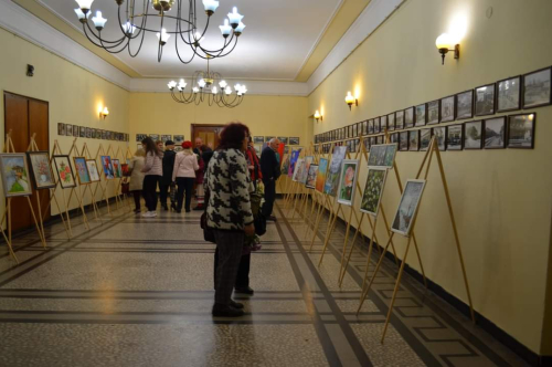 Кметът Николай Митков откри изложбата на първомайските художници