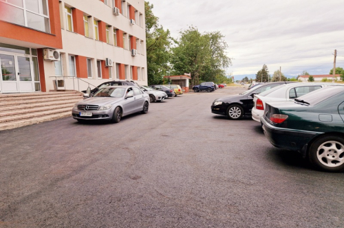 Приключи асфалтирането на паркинга пред МЦ – Първомай