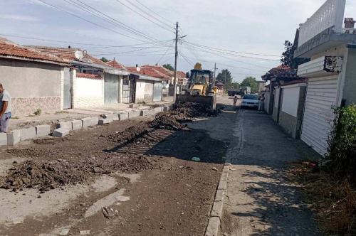 Стартираха ремонтни дейности на  улица „Шипка” в село Виница
