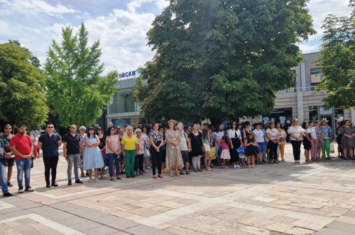 Тържествен водосвет и курбан за здраве събраха жителите на града на площада