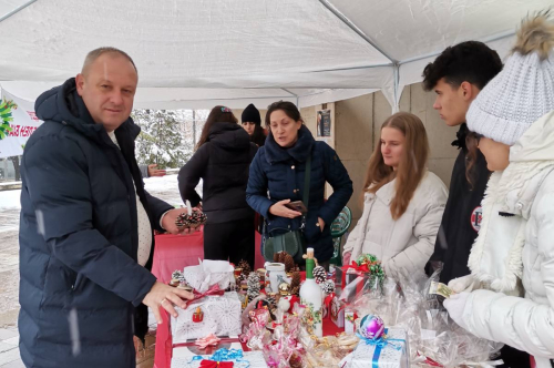 Проведе се традиционният Коледен базар с благотворителна цел