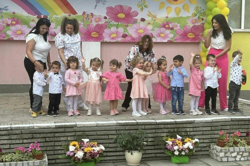 Кметът поздрави  децата и учителите на ДГ ,,Марица” по случай юбилея им
