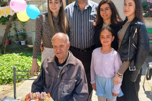 100-ГОДИШНИЯТ ИВАН ПЯНКОВ ПОЛУЧИ ПОДАРЪК ОТ КМЕТА НА ОБЩИНАТА ЗА ЮБИЛЕЯ СИ
