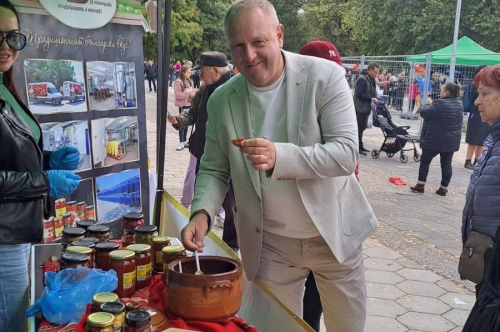 Първия празник на лютеницата се проведе в Първомай
