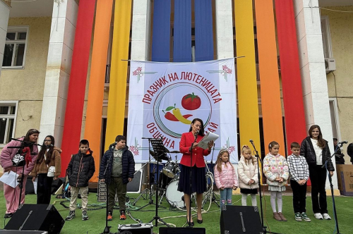 Първия празник на лютеницата се проведе в Първомай