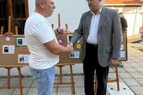Кметът Николай Митков дари книги на библиотеката към българската църква „Св. Георги” в Одрин
