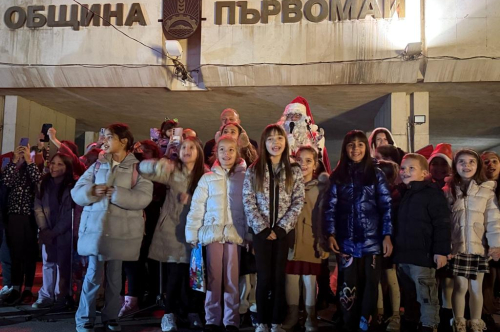 Грейнаха светлините на Коледната елха и украсата в града 