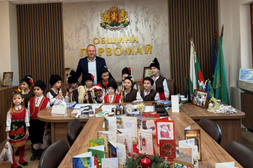 Малки коледари наричаха за здраве и благодат в Община Първомай