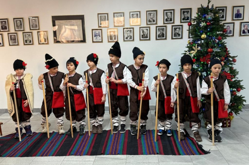 Малки коледари наричаха за здраве и благодат в Община Първомай