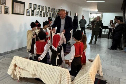 Малки коледари наричаха за здраве и благодат в Община Първомай