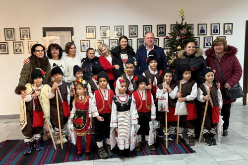 Малки коледари наричаха за здраве и благодат в Община Първомай