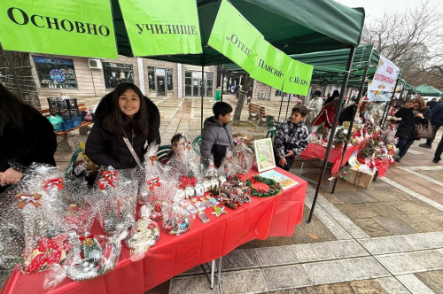 Проведе се традиционният Коледен базар с благотворителна цел
