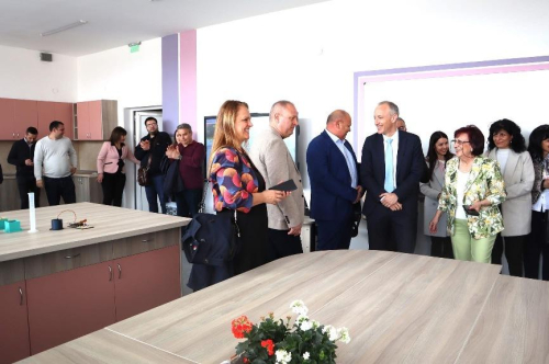 ОФИЦИАЛНО ОТКРИВАНЕ НА НОВИЯ STEM ЦЕНТЪР В ПГСС „ВАСИЛ ЛЕВСКИ“