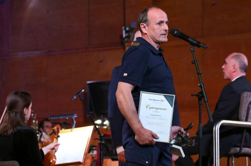 Кметът с поздрав към отличения огнеборец от РСПБЗН-Първомай