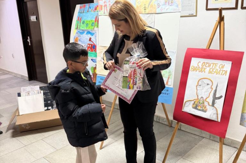 НАГРАЖДАВАНЕ НА ДЕЦАТА ВЗЕЛИ УЧАСТИЕ В КОНКУРСА „С ОЧИТЕ СИ ВИДЯХ БЕДАТА“