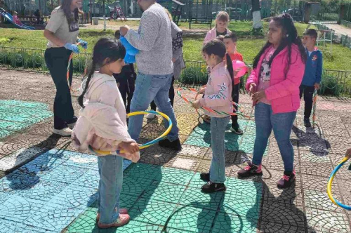 Засаждане на пролетни цветя по случай Деня на Земята