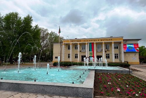 Нови  лампи красят градския парк