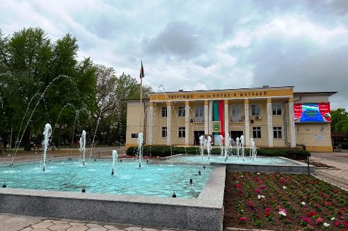 Нови  лампи красят градския парк