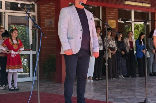 Кметът Николай Митков към зрелостниците на СУ „Проф. д-р Асен Златаров: „Следвайте смело мечтите си! Успявайте навсякъде и във всичко!“