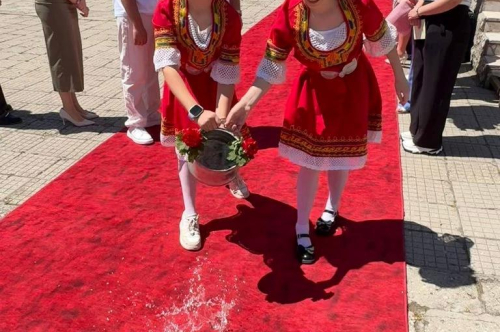 Кметът Николай Митков към зрелостниците на СУ „Проф. д-р Асен Златаров: „Следвайте смело мечтите си! Успявайте навсякъде и във всичко!“