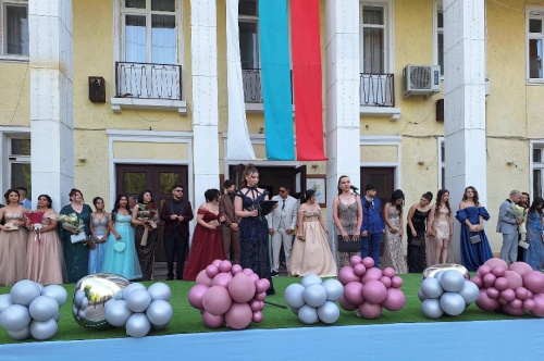 Абитуриентите на ПГСС „Васил Левски“ преминаха по червения килим