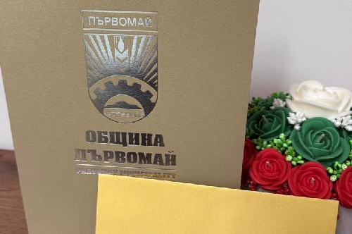КОНСТАНТИНА НЕГА ПОЛУЧИ ОТЛИЧИЕ ОТ КМЕТА НА ОБЩИНАТА