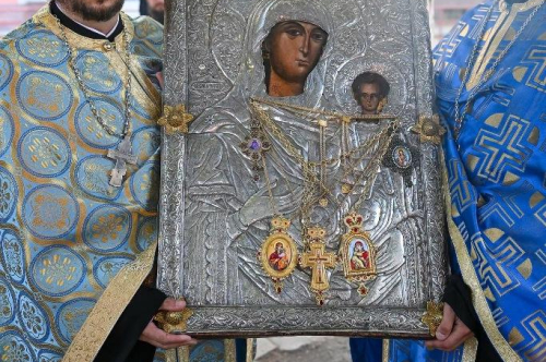 Първомай посрещна Чудотворната икона на Света Богородица „Златка ябълка“