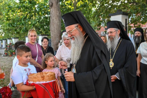 Първомай посрещна Чудотворната икона на Света Богородица „Златка ябълка“