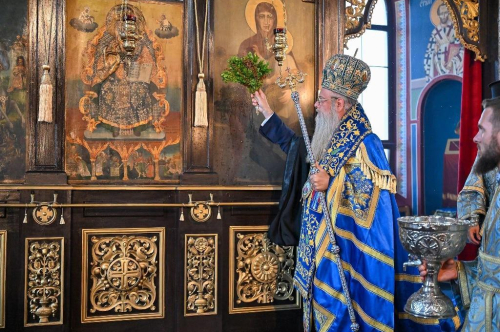 Първомай посрещна Чудотворната икона на Света Богородица „Златка ябълка“