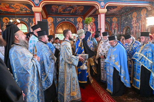 Първомай посрещна Чудотворната икона на Света Богородица „Златка ябълка“