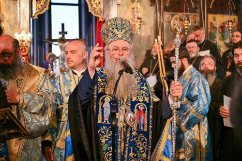 Първомай посрещна Чудотворната икона на Света Богородица „Златка ябълка“