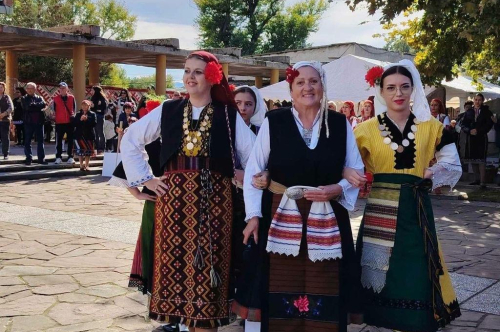 Проведе се четвъртото издание на „Есенни съкровища в буркани“  в Дълбок извор