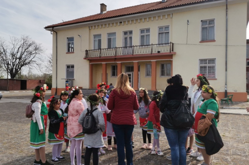 Заместник-кметът на община Първомай и Председател на МКБППМН  Радослава Ставрева отличи деца в конкурс за "Най-красив Великденски венец" на Лазаровден